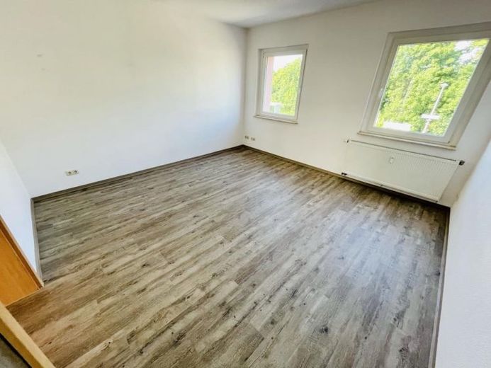 Wohnen nahe der Innenstadt – 3-Raum-Wohnung mit Balkon und Tageslichtbad – Foto 1