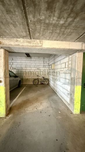 ** Gemütliche 2-ZKB-Dachgeschosswohnung mit Stellplätzen in Mannheim-Schönau ** – Tiefgaragenstellplatz