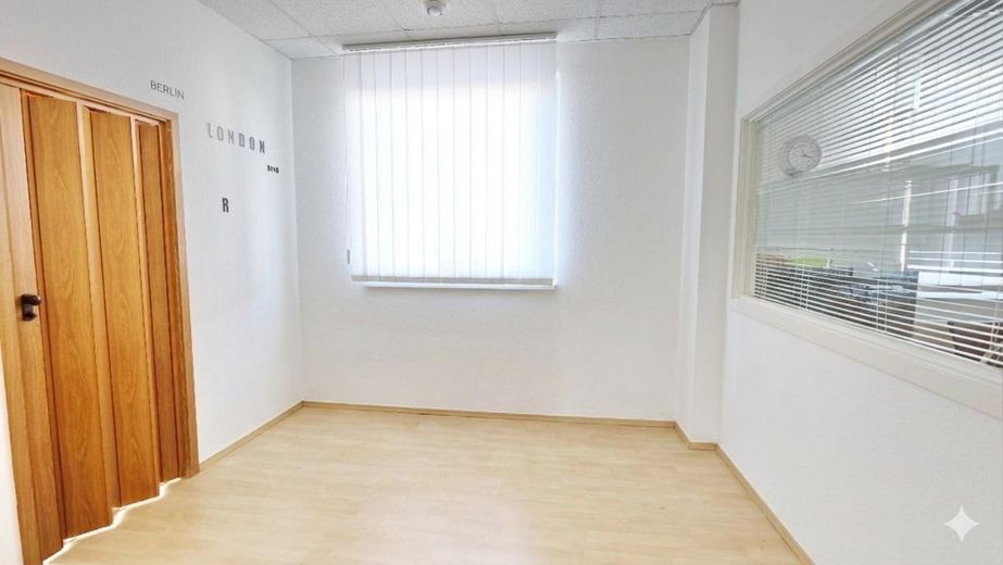 Gewerbehalle mit Ausstellungsfläche, Werkstatt und Büro in Wolfenbüttel-Linden – Büro
