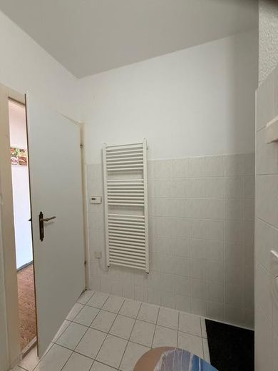 3 Zimmer Wohnung an Selbstnutzer Provisionsfrei – Badezimmer