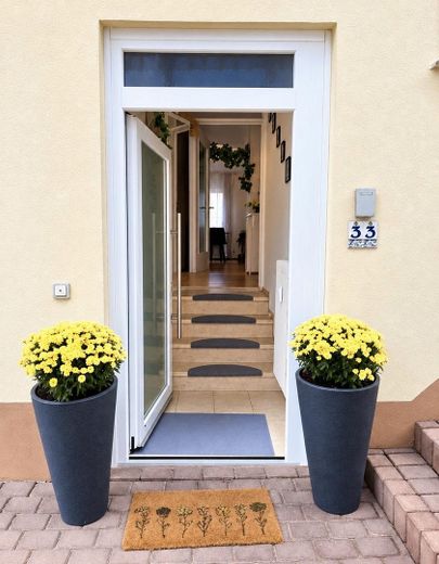 Mieszkanie jak we własnym domu! Bungalow z basenem, sauną i garażem – bez prowizji – Bungalow - Eingang