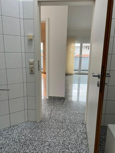 Gemütliche 2-Zimmer-Penthouse-Wohnung mit Balkon und Einbauküche in Wehr – Foto 7