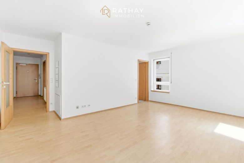 Charmante 2-Zimmer-Stadtwohnung in Regensburg-Steinweg - innenstadtnah, hell und mit TG-Stellplatz – Wohnbereich