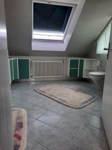 Sehr gepflegtes 4-Familien-Wohnhaus mit großem Gartengrundstück in Top Wohnlage von CR – DG Wohnung 2 Badezimmer