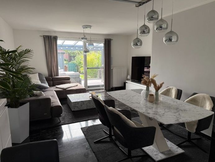 sehr schönes, hochwertig renoviertes Reihenmittelhaus in toller Lage zu verkaufen – Foto 1