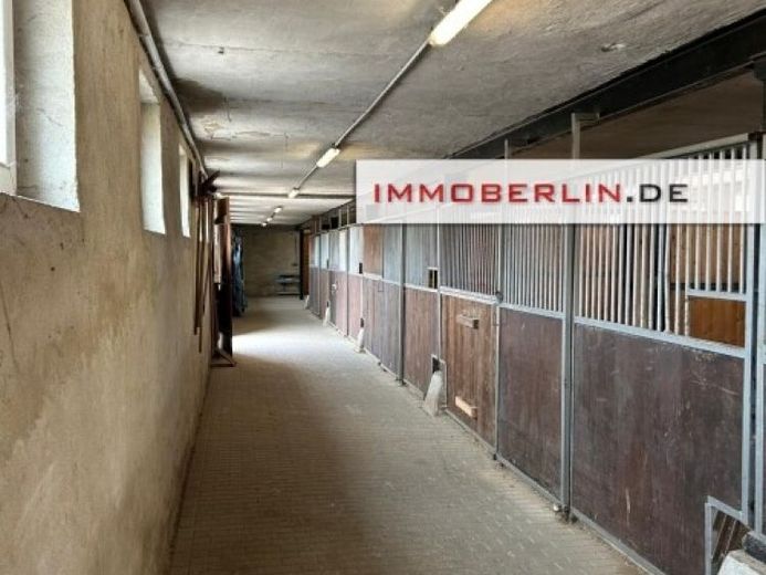 IMMOBERLIN.DE - Ferme équestre attractive avec terrain constructible pour l’élevage de chevaux et l’agriculture – Photo 1