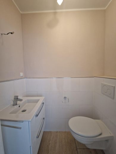 Buchholz! Huis in huis - appartement op de begane grond van 156 qm met terras, tuin en grote garage – Gäste WC