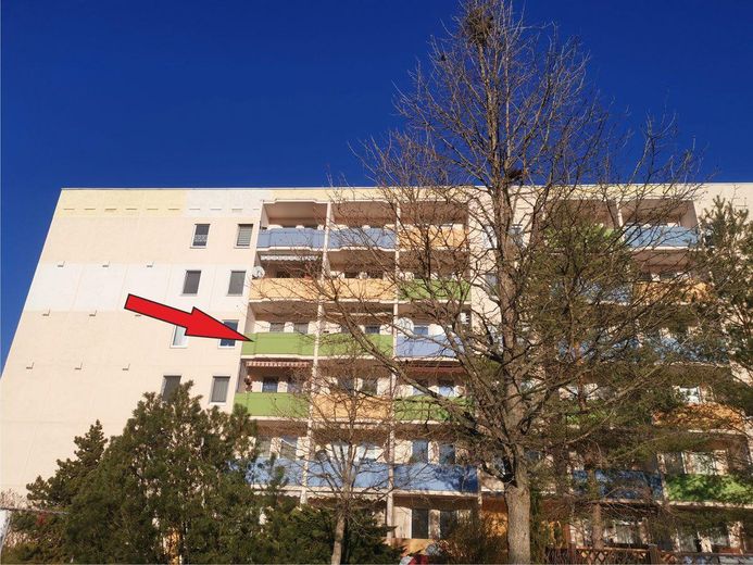 2-pokojowe mieszkanie z balkonem w Miśni, sprzedaż bez prowizji – Außenansicht und Blick Balkon