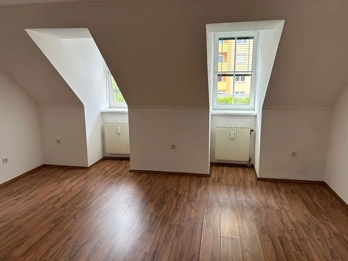 Moderne und helle 2-Zimmer-Wohnung in München-Schwabing-West – Wohnzimmer