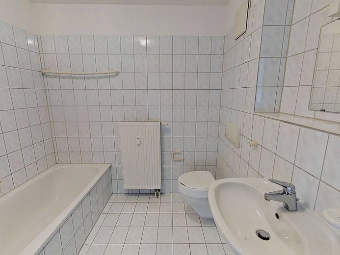 Cölln’da küvetli, konforlu 2 odalı daire – Ansicht I: Bad