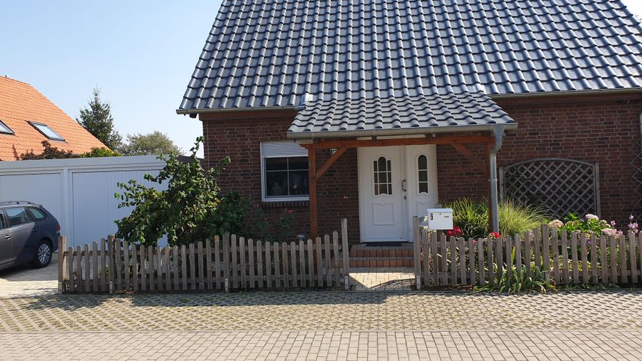 Massivhaus mit Doppelgarage, Fußbodenheizung, Wärmepumpe – फोटो 2