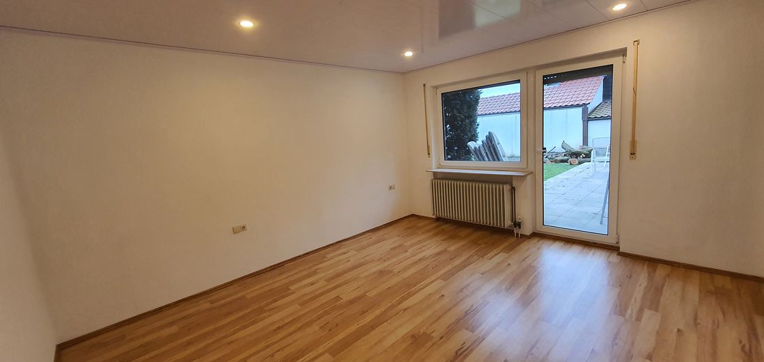 Modernisierte helle 5,5 Zimmer 145 m² EG Whg. / Garten / EBK / ca. 37 m² Süd Terrasse & Markise – Schlafzimmer zur Terrasse