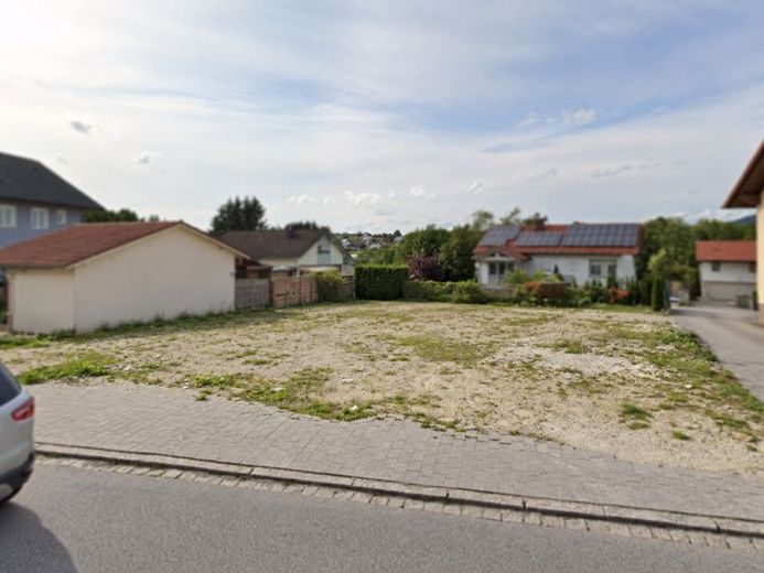Terreno edificabile completamente urbanizzato in posizione centrale a Schöllnach – 600 m² senza obbligo di costruzione – Foto 1