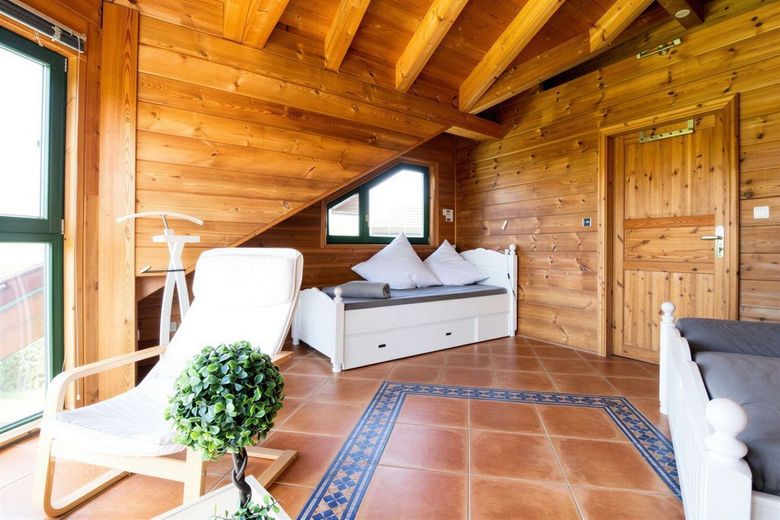 +++ Natur pur &amp; Design: Hochwertiges Fullwood-Wohnblockhaus mit Weitblick in Ostseenähe +++ – Schlafzimmer I