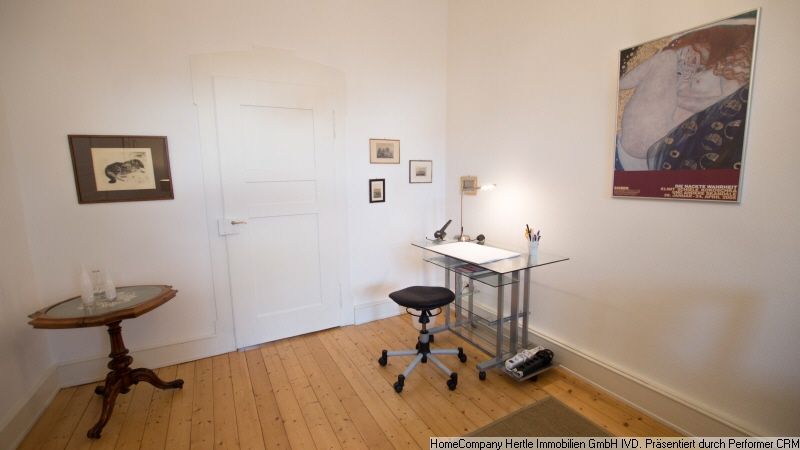 Appartement meublé avec soin avec 2 balcons pour 2 à 12 mois dans la Wiehre – abcbabb459cb1c9a5985a96db88a0cb7faad6a5c.jpg