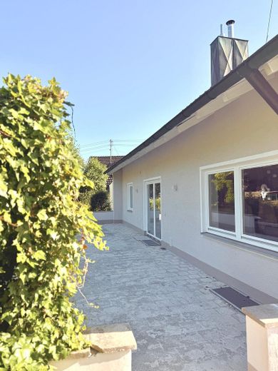 Terrasse OG, hinter dem Haus