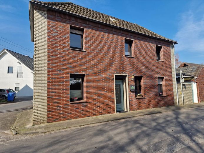 frisch gestrichene Haustüre