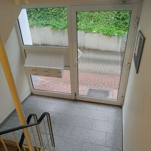 Charmante 3-Zi.- Maisonettewhg, TG-Stellplatz ,Garten, Balkon in grüner Lage von Hamburg Meiendorg – Eingangstür 