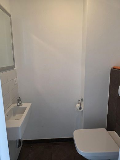 Gepflegtes Reihenendhaus mit schönem Garten, überdachter Terrasse, Kamin und Carport – Gäste-WC im EG (2)