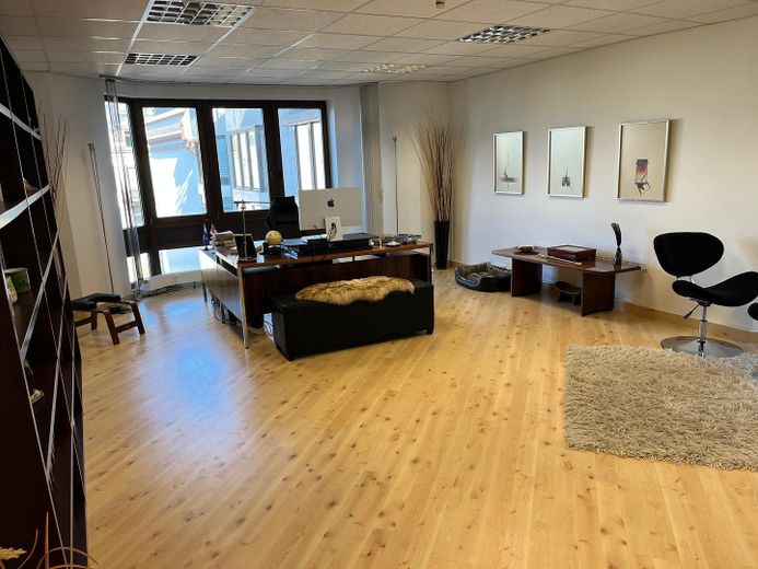 Wilhelmstraße üzerinde, Kurhaus yakınında, en iyi merkezi konumda temsili ofis, muayenehane veya daire – Büroraum