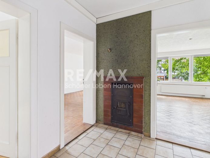 Resthof mit 3.642 m² Grundstück in Springe OT Alversrode – Diele Kaminofen