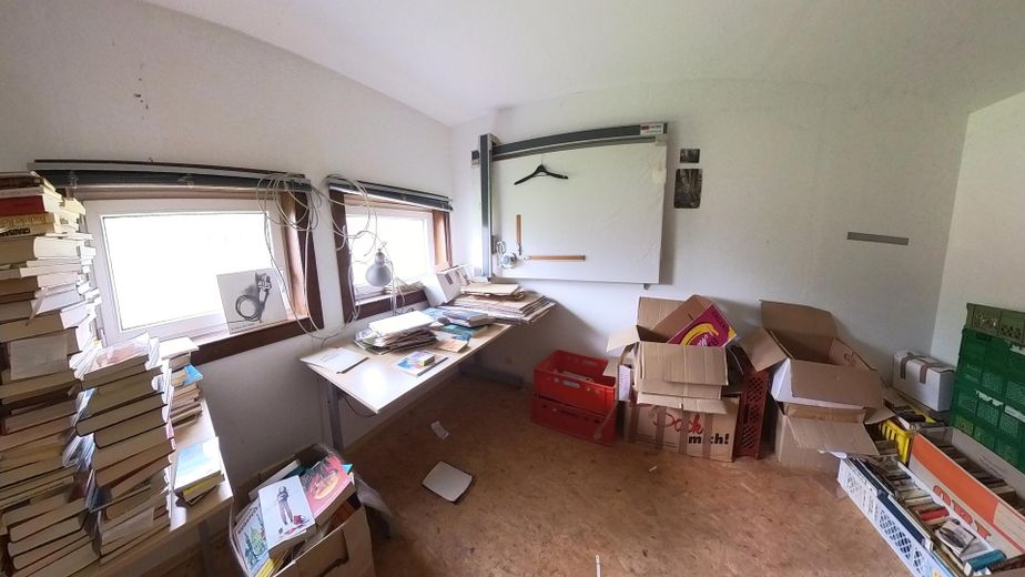 12 Zimmer | 164 m² | Doppelhaushälfte mit Entwicklungspotenzial nahe der Müritz- provisionsfrei – Büro Anbau