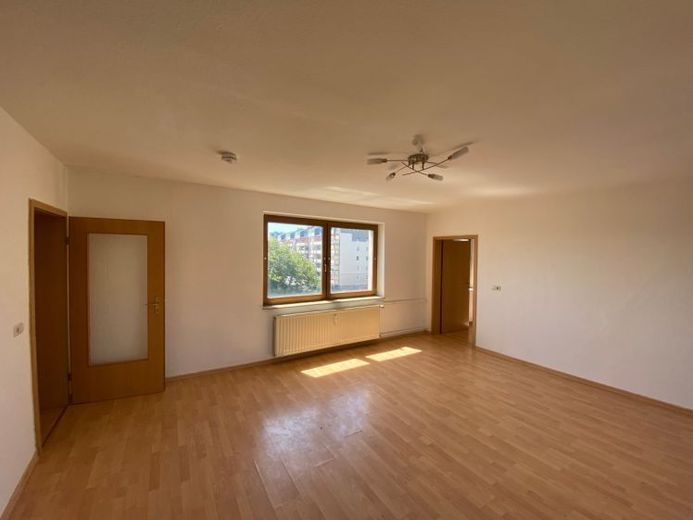 Superschöne, große 2-Raum-Wohnung mitten im Zentrum von Plauen – Foto 1