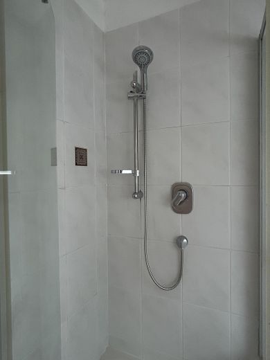 Schöne 2-Zi-Wohnung m.Balkon,Grün-& Blicklage,Kfz-Stellplatz,Keller.Am Schäfersberg-Niedernhausen – Dusche linksseitig