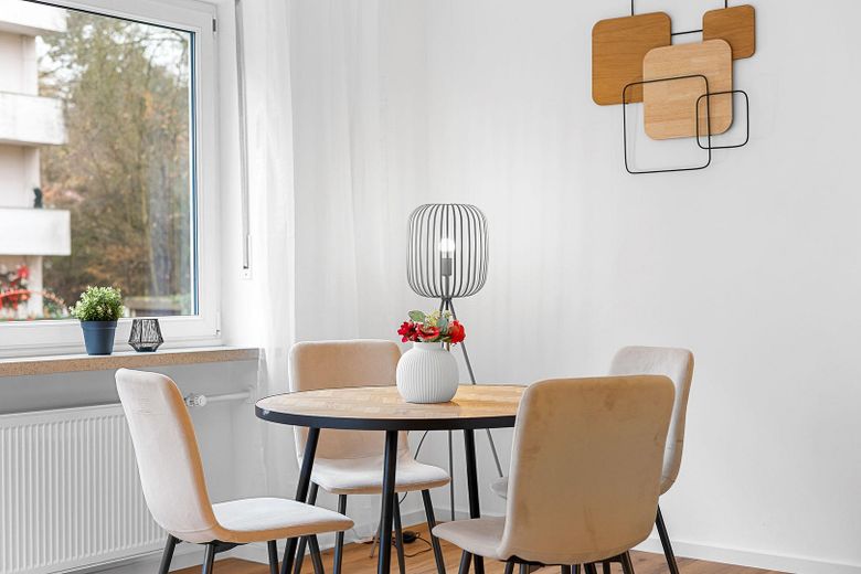 Sofort einziehen! Helle, renovierte Wohnung in toller Lage von Straubing – Essbereich