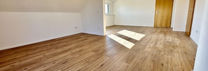 Dachgeschosswohnung mit traumhafter 60 m² Dachterrasse und Albblick – frisch renoviert