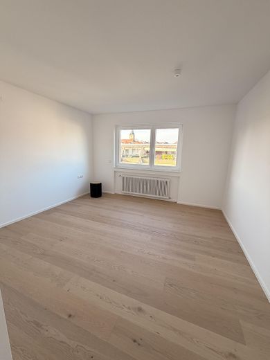 Ексклюзивно відремонтована 3,5–4,5-кімнатна квартира з каміном – Schlafzimmer