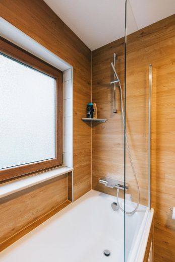 Steuerlich attraktive Kapitalanlage in Stammheim-Süd mit zuverlässigem Mieter (provisionsfrei) – Dusche und Badewanne