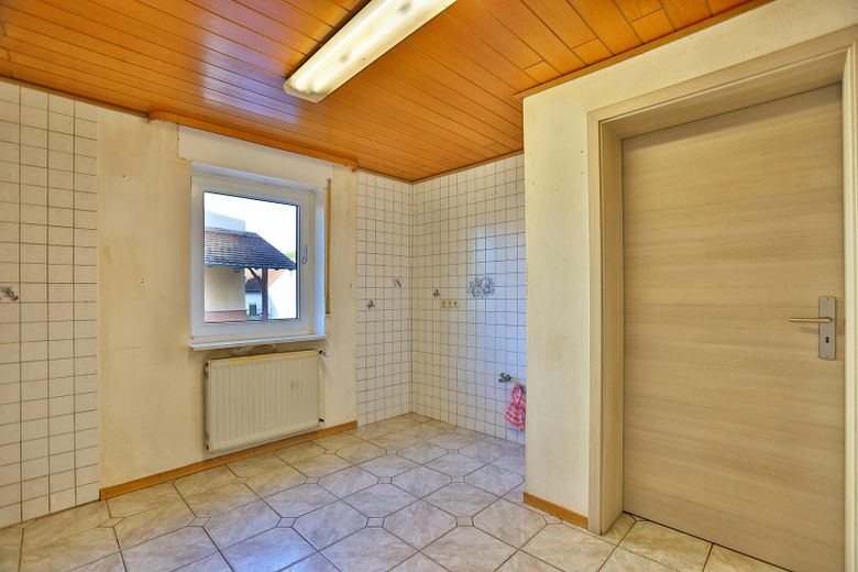 Provisionsfrei ! Großzügiges Mehrgenerationenhaus, Doppelgarage & Anbau in Freigericht – Foto 16