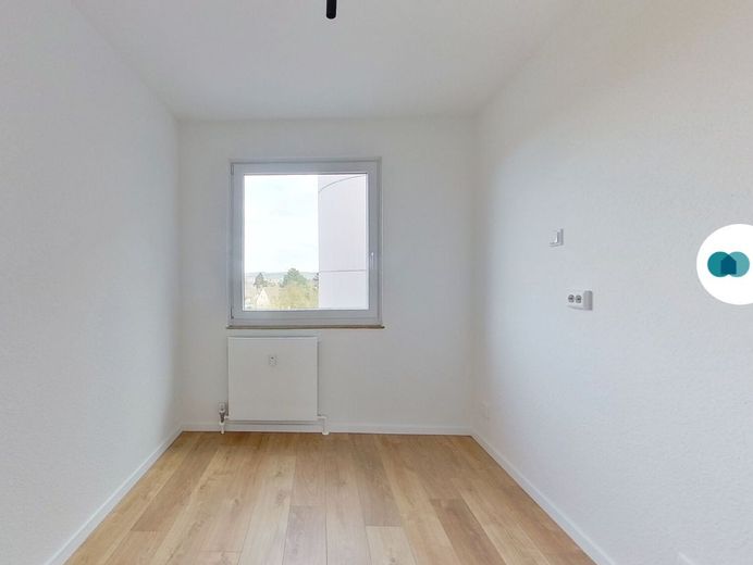Cómodo piso de 3 habitaciones con balcón – Küche