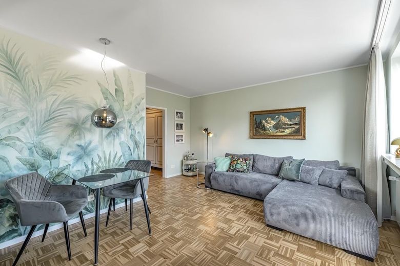 2-Zimmer-Wohnung, v(t)oll möbliert, Pauschalmiete, Düsseldorf Unterbilk – Wohn-/Essbereich