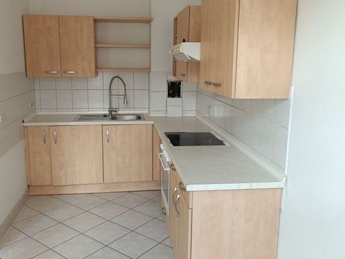 Affittasi appartamento di 3 locali a Zwickau con CUCINA COMPONIBILE, ascensore, BALCONE e WC per gli ospiti! – Foto 1