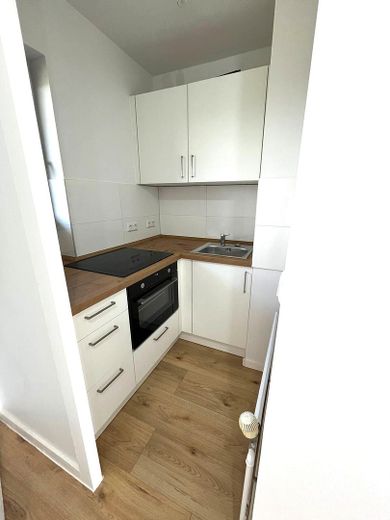 ¡Se alquila apartamento de 1 habitación recién renovado! (Clase de eficiencia energética D-190 kWh/(m²a)) – Küche