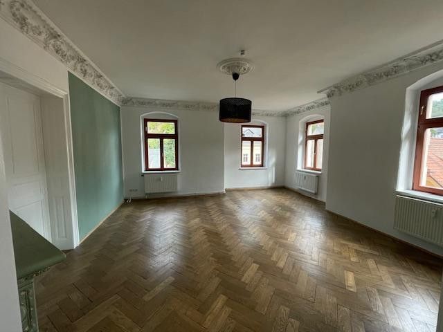 Tharandt près de Dresde - ancien bureau de poste impérial à rénover entièrement - appartement de 6 pièces à l'étage, 2 salles de bains, 2e étage – Wohnzimmer