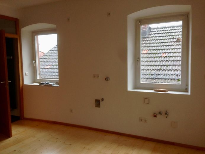 Altstadt-Stadthaus mit Mainblick, Dachterrasse, Mieteinnahmen & Ausbaupotenzial – provisionsfrei – Wohnküche - Wohnung 53 qm