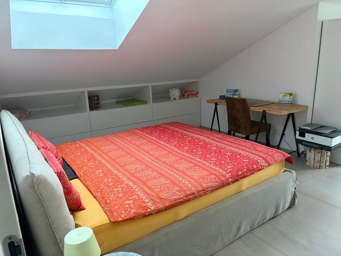 Appartamento mansardato in posizione premium con vista panoramica – Schlafzimmer