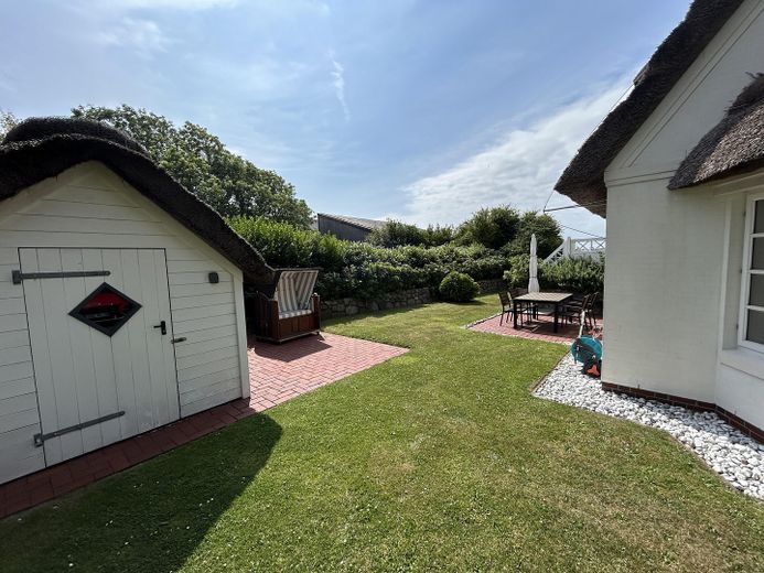 Reetdach-Gartenhütte 