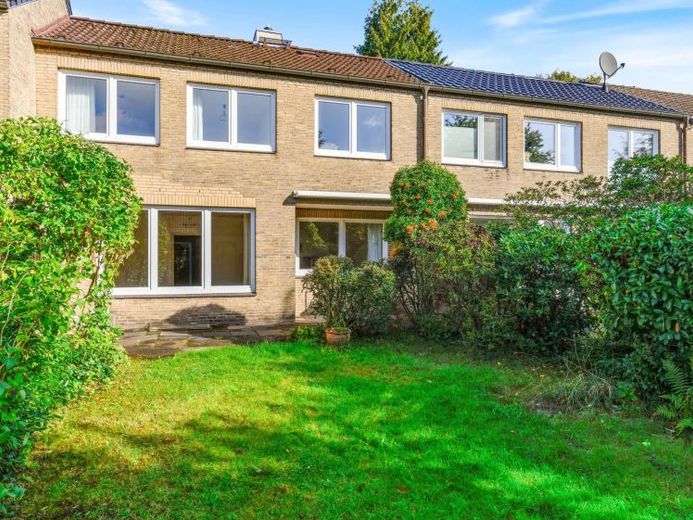 Gioiello di casa a schiera con margine di personalizzazione in posizione privilegiata a Wellingsbüttel – Foto 1