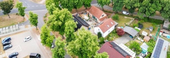 IMMOBERLIN.DE - Südwestgrundstück mit zwei Häusern & Garagen in familienfreundlicher Lage