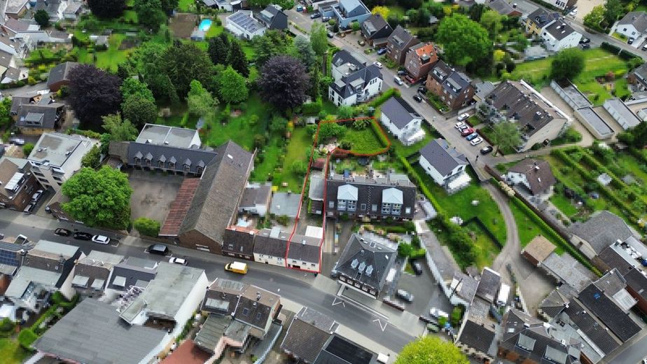 CITYHOUSE: In Top-Lage von Brauweiler! Großes Grundstück mit viel Potenzial! – Straßenansicht