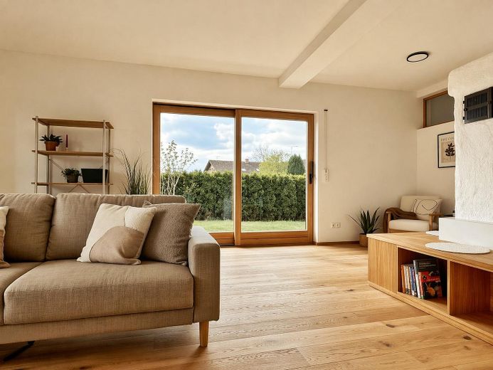 Wohnzimmer mit Kamin