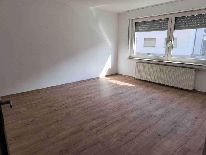 Heidestr. 5  Zemin kat sağ Daire 2: Balkonlu, yeni yenilenmiş 3 odalı daire – Wohnzimmer