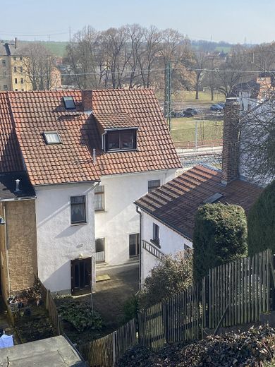 Urokliwy dom szeregowy narożny z przestronną koncepcją mieszkalną i idyllicznym zielonym zboczem – Hofansicht 