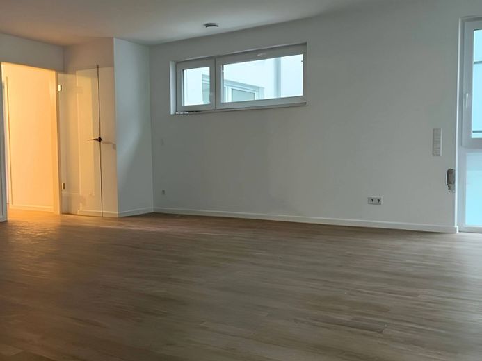 *Traumhaftes wohnen in Solingen*  Moderne 3-Zimmer-Neubauwohnung mit Balkon – Ansicht II: Wohn- und Esszimm…