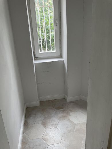 Esclusivo appartamento di 5 locali completamente ristrutturato con finiture di pregio, giardino, area barbecue e parco giochi – Foto 13