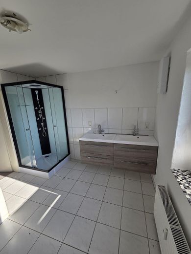renovierte 4-Zimmer-Wohnung  mit Garten – Foto 7